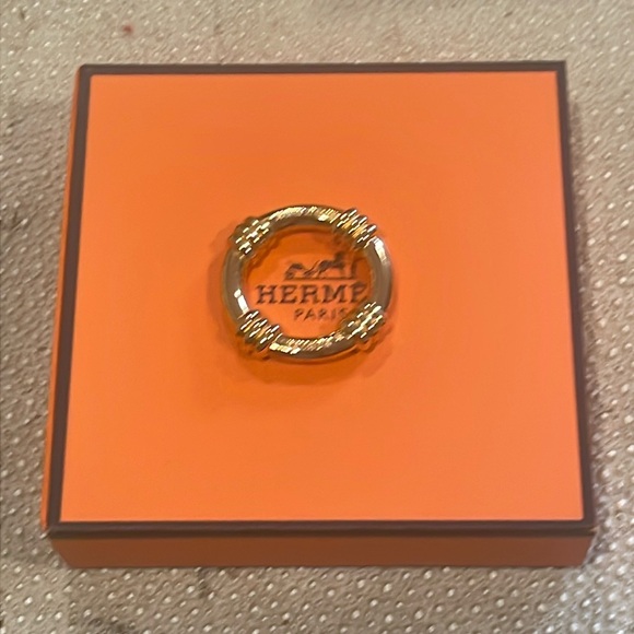 HERMES Scarf Ring Square Knot Gold Color - Picture 2 of 5